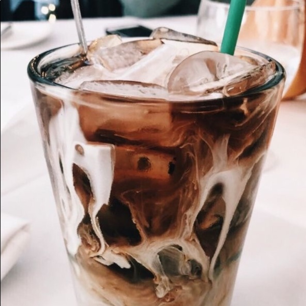 Meet your Posher, Lauren.